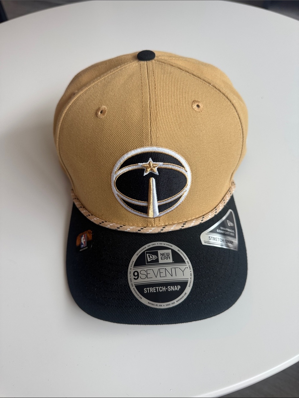 New Era Men’s 9SEVENTY Stretch-Snap Tan & Black Baseball Cap- NWT
